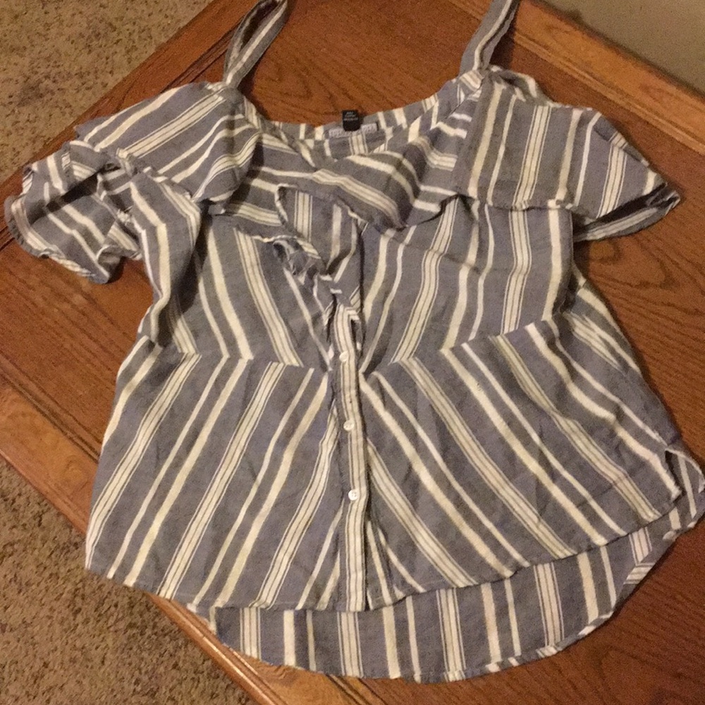 “Thread Story” size XL off the shoulder tank